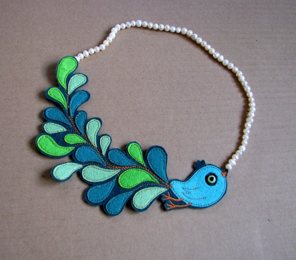 Green Bird with pearls necklace