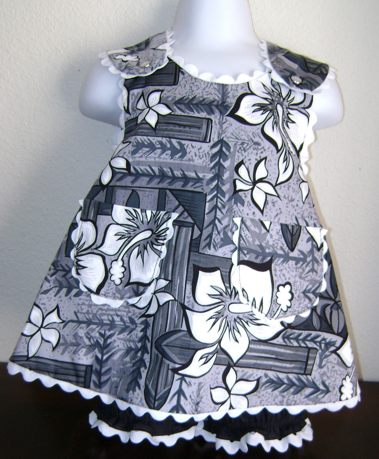 Girl Criss Cross Dress M
