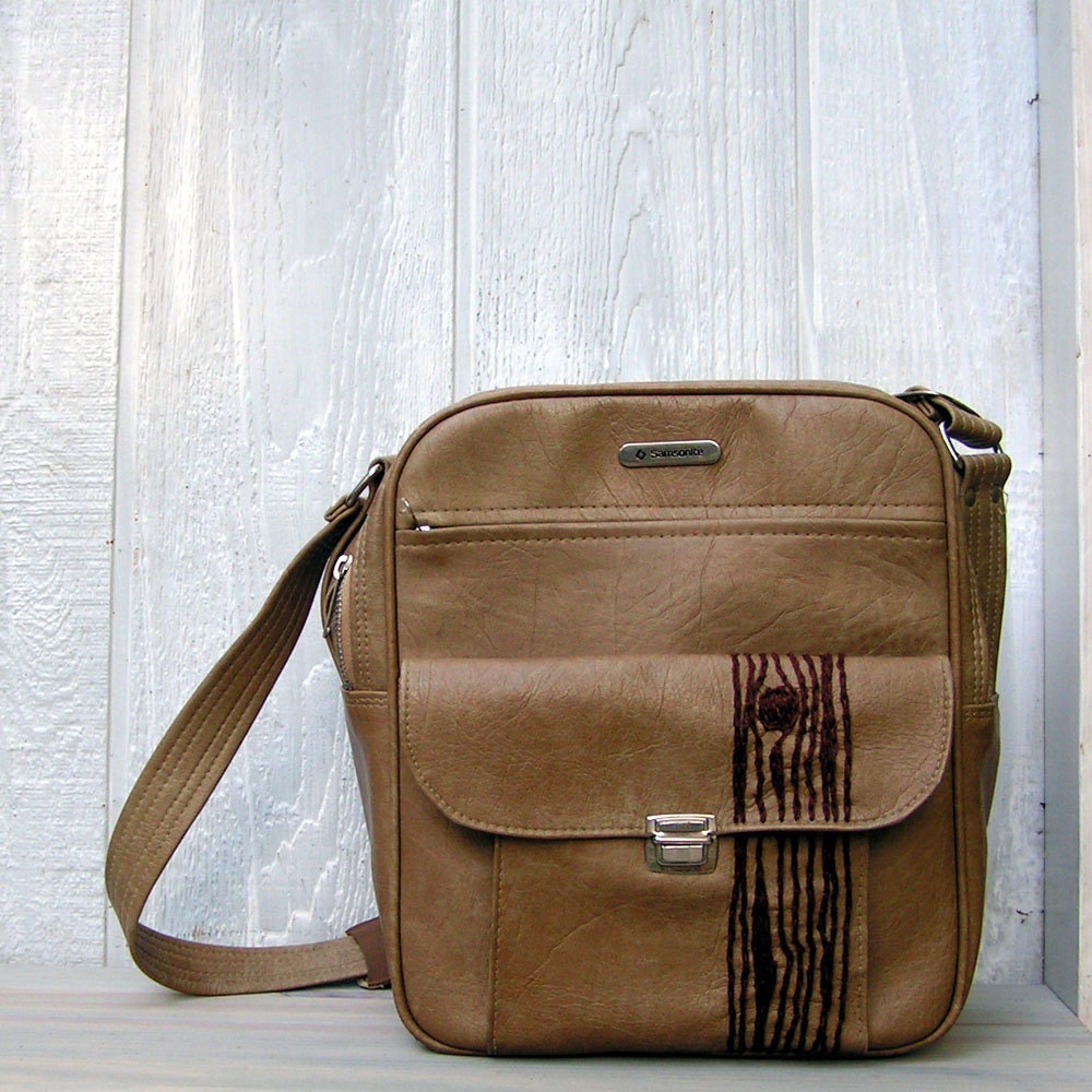 weekend bag messenger with brown tree