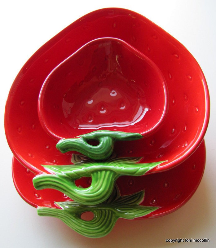 Vintage Gorgeous 1940s 40s 50s Red Strawberry Berry Bowl Set Made in Japan