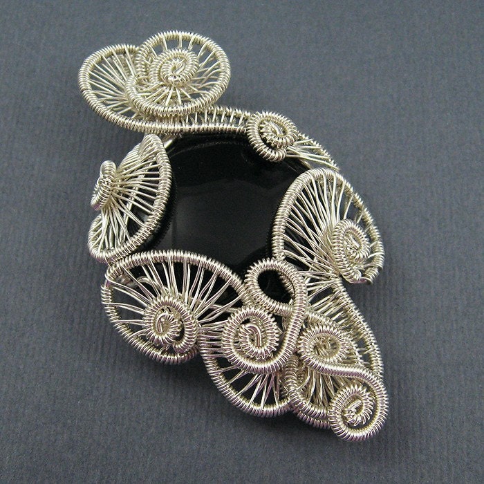 Carnival Pendant - Wire Jewelry Tutorial