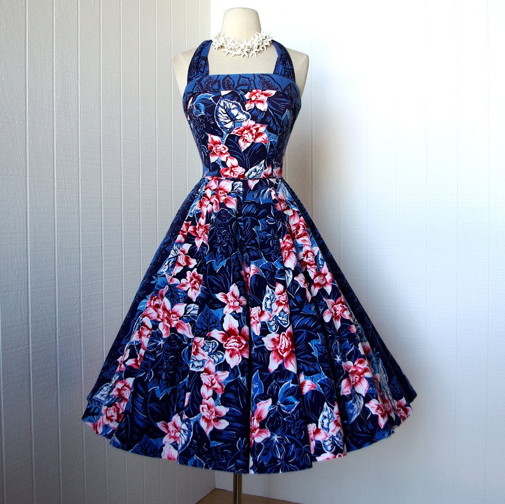 vintage 1950's dress ...classic KAMEHAMEHA blue hawaiian print convertible halter full circle skirt pin-up dress