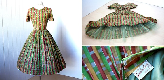 vintage 1950's dress ...fabulous SANDRA SAGE original mid-century print shelf-bust full skirt pin-up dress tulle crinoline big bow