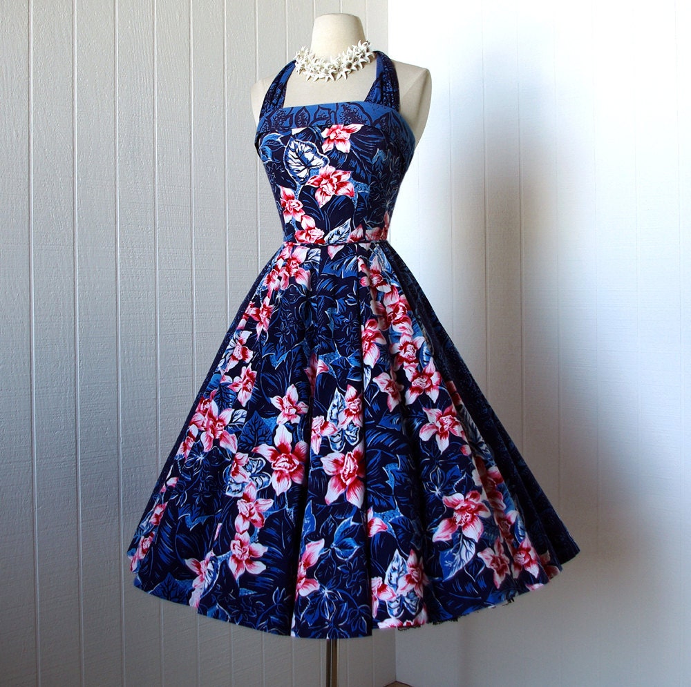 vintage 1950's dress ...classic KAMEHAMEHA blue hawaiian print convertible halter full circle skirt pin-up dress