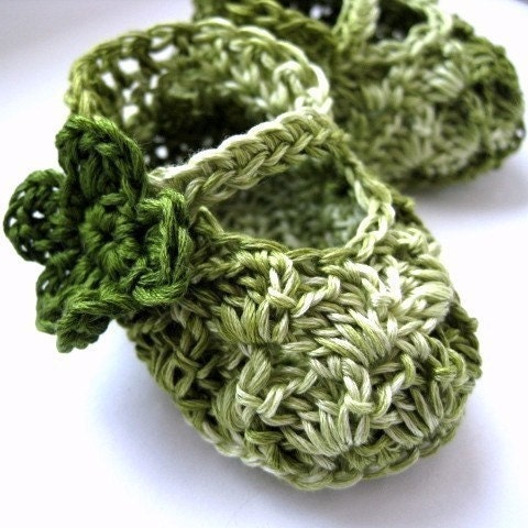 Instant download - Baby Booties Crochet PATTERN (pdf file) - Green Mary Janes with flowers