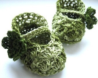Instant download - Baby Booties PATTERN (pdf file) - Green Mary Janes with flowers