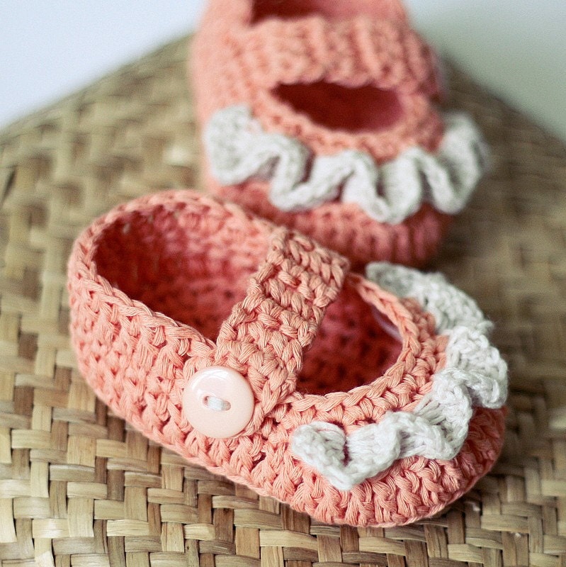 Instant download - Crochet PATTERN for baby booties (pdf file) - Ruffle Mary Janes