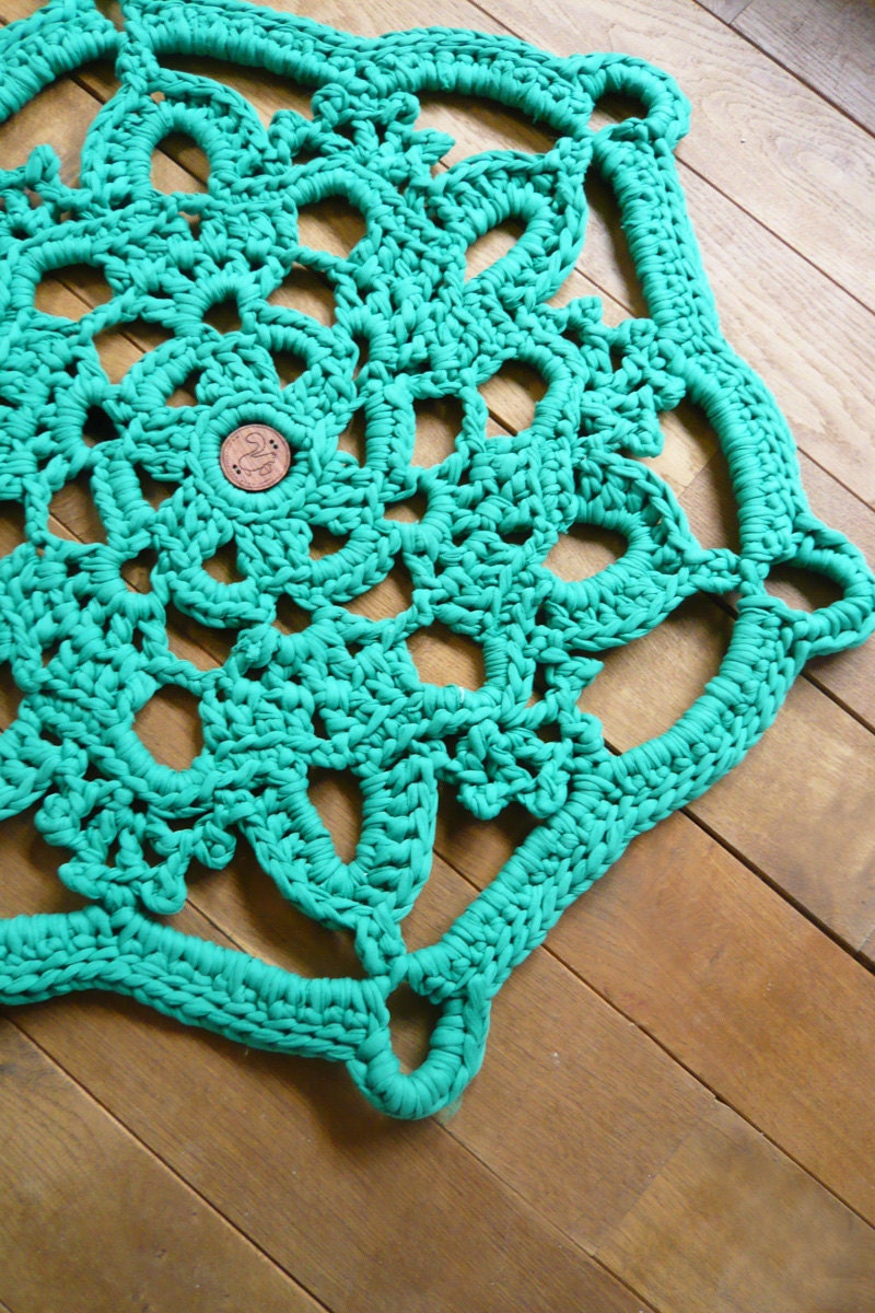 doily bath rug green