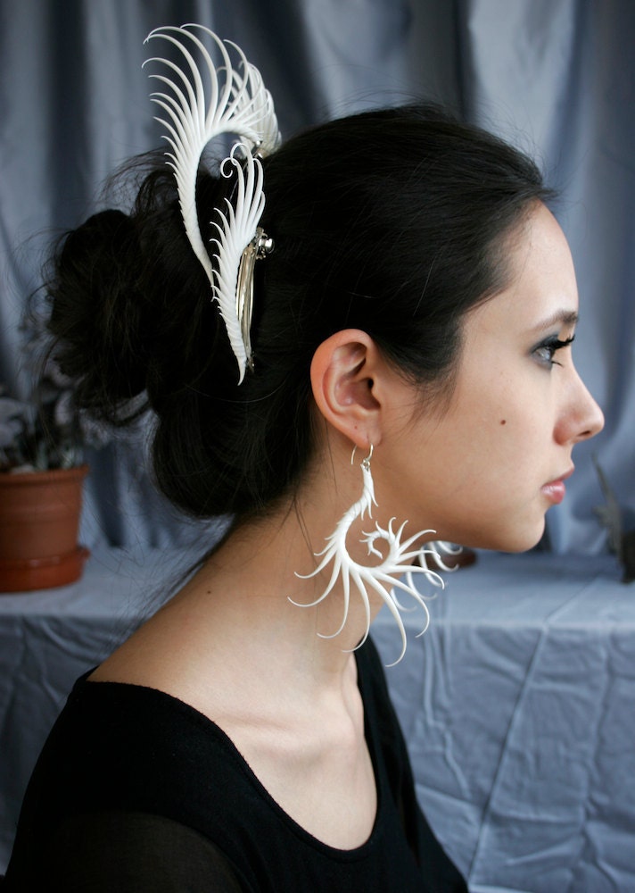 Cygnus Earrings with Soft Spikes