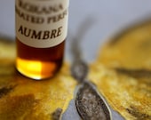 Aumbre natural botanical, rich vanilla amber fragrance - An organic oriental style perfume - Exotic and unisexy with notes of incense