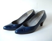 Vintage Shoes Size 7 1/2 Heels Navy Blue Pumps Pappagallo 1980s Shoes Retro