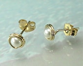 White Pearl / 14K Gold-filled Post Earrings