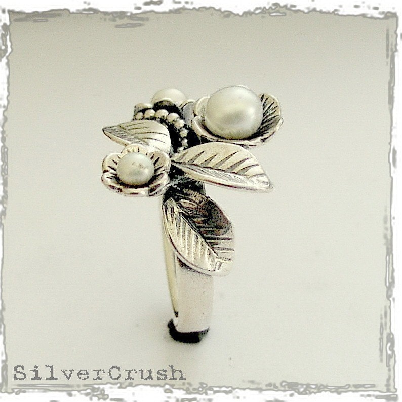 Woodland pearls ring - Sterling silver engagement leaf and flowers ring with fresh water pearls - Tonight.