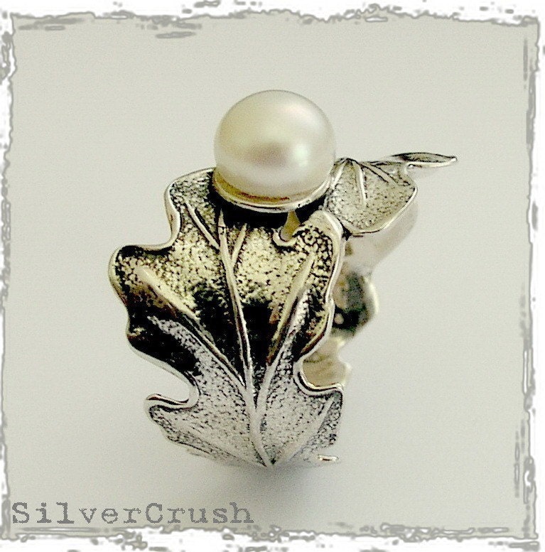 Gemstone silver ring - Sterling silver leaf ring with a fresh water pearl - Swirling leaves