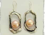 Sterling silver loop earrings with peach pearls - Pearl in the rough.