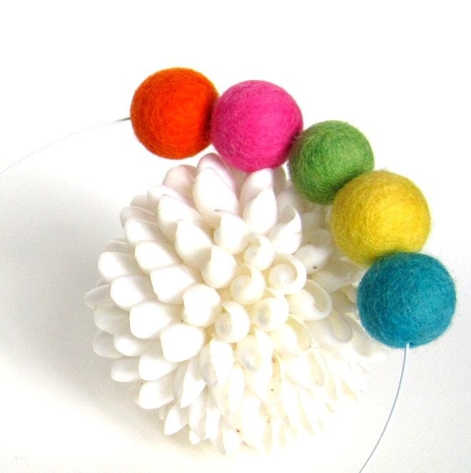 felt necklace, felt ball choker. orange, pink, green, yellow, turquoise. contemporary light weight jewelry, handmade by frankideas,
