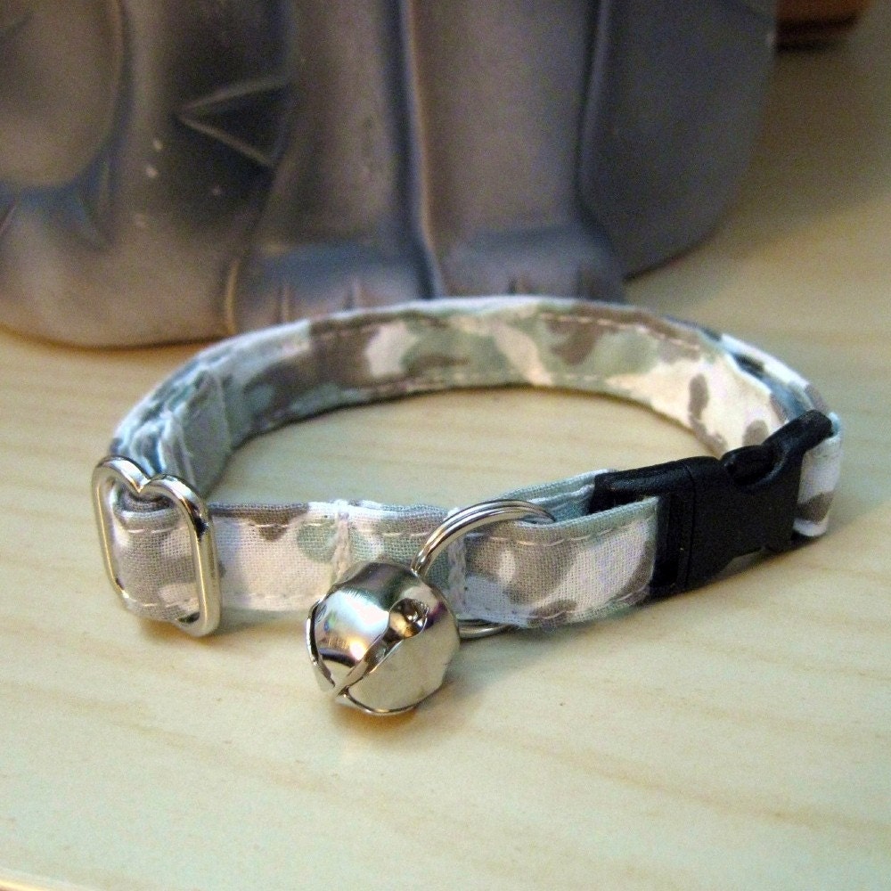 Gray Green White Camouflage Print Fabric Cat Kitten Safety Collar, Adjustable Sizes