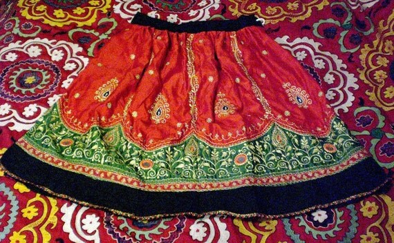 VINTAGE INDIAN EMBROIDERED SKIRT PAISLEY WITH MIRRORS