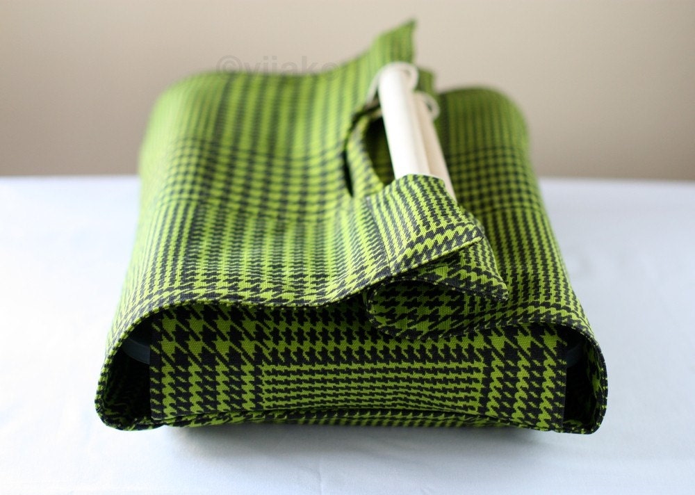 Black n green casserole carrier -- READY TO SHIP
