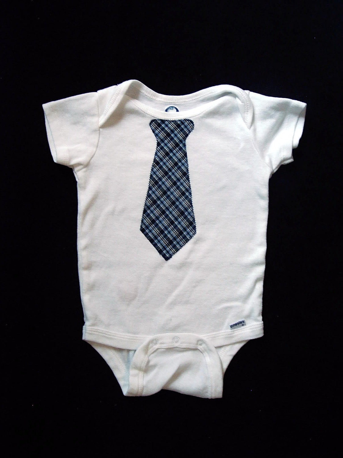 Great Baby Shower gift - READY TO SHIP Onesie - tie cotton applique
