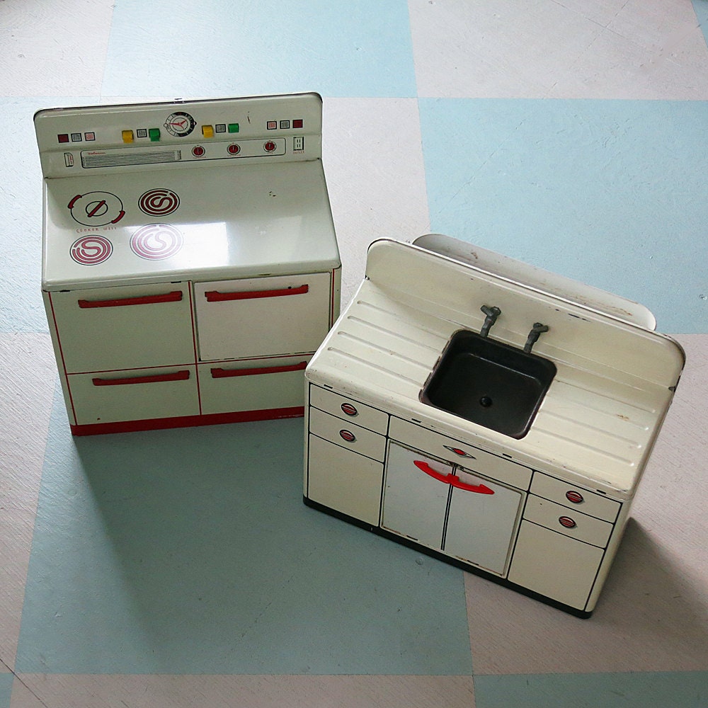 1950s Wolverine Toy Stove and Marx Toy Sink