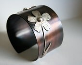 Giant Daisy Cuff