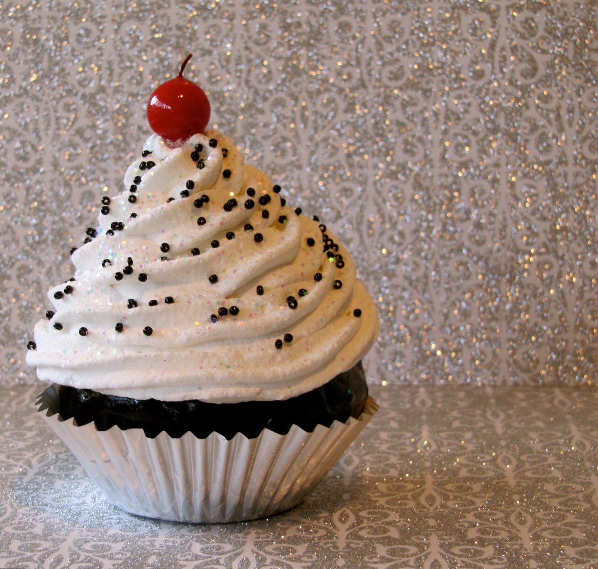 Fake Cupcake 12 Legs Original Black/White Tres Chic Cupcake Collection Edition