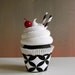 Fake Cupcake 12 Legs Original Black/White Tres Chic Cupcake Collection Tres Chic Black White Sundae Large Standard Size