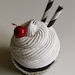 Fake Cupcake 12 Legs Original Black/White Tres Chic Cupcake Collection Tres Chic Black White Sundae Large Standard Size