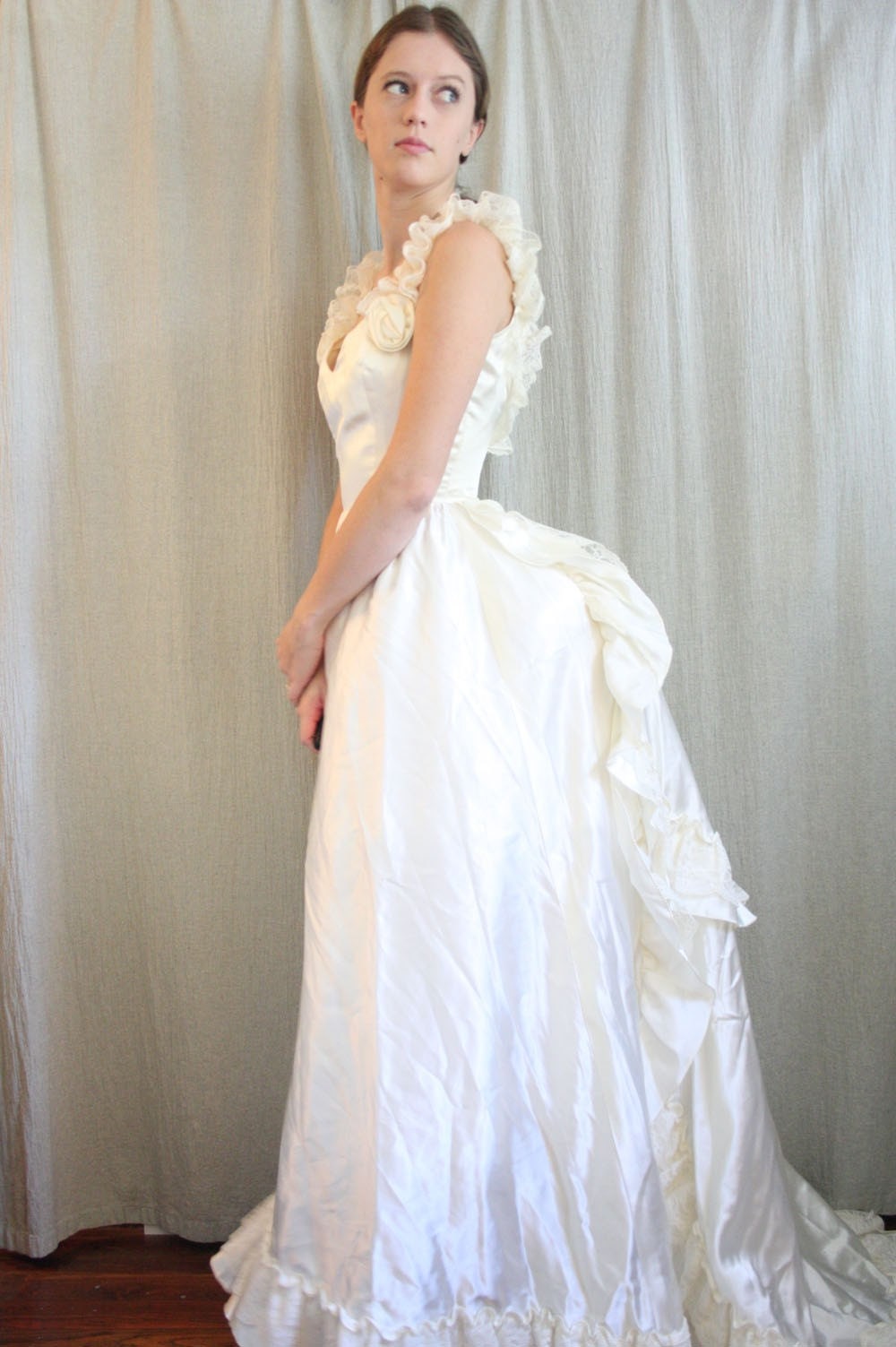 bustle-wedding-dresses