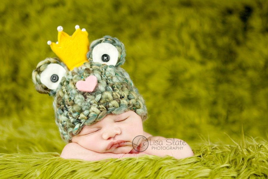 Frog Prince Hat - Baby Frog Hat Photo Prop - Frog Hat With Crown - Valentines Day Hat - Prince Pucker Up - NEWBORN