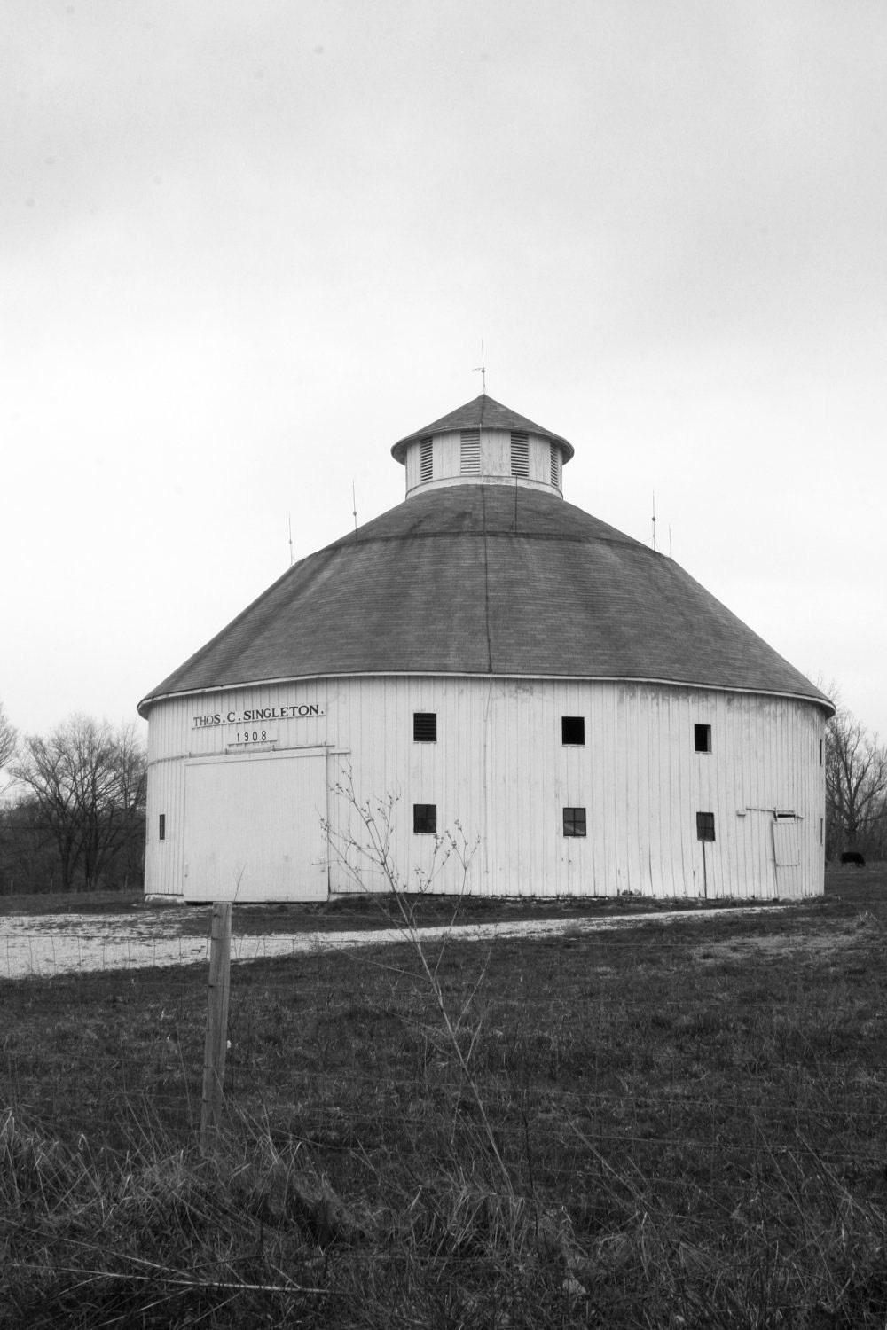 Singleton 1908 Round Barn 4x6 Metallic Print