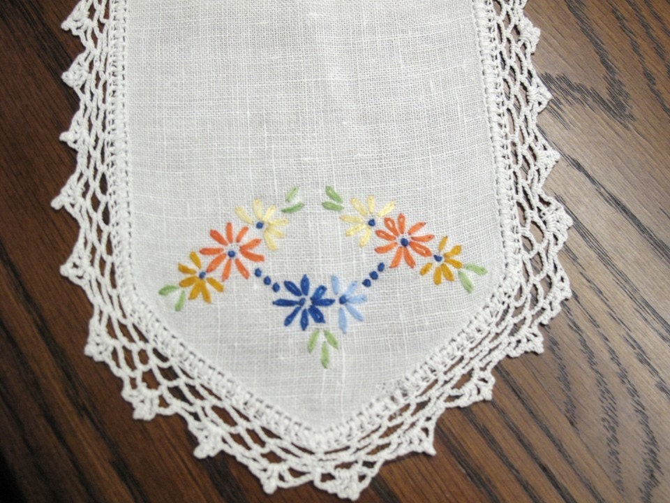 Sweet Little Linen Dresser Scarf Flowers and a Butterfly