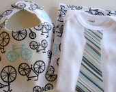 Baby Boy Shower Gift Set . Bib, Burp Cloth and Bodysuit . Eco-Organic . Bicycles
