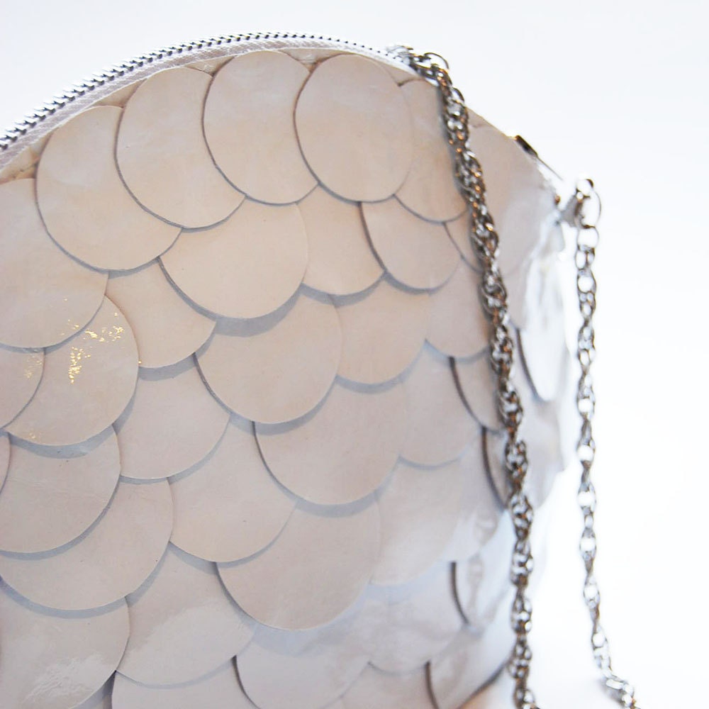 Evening bag in glossy white leather