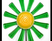 Glassworks Northwest - Brilliant Green Daisy Flower Stake - Fused Glass Garden Art