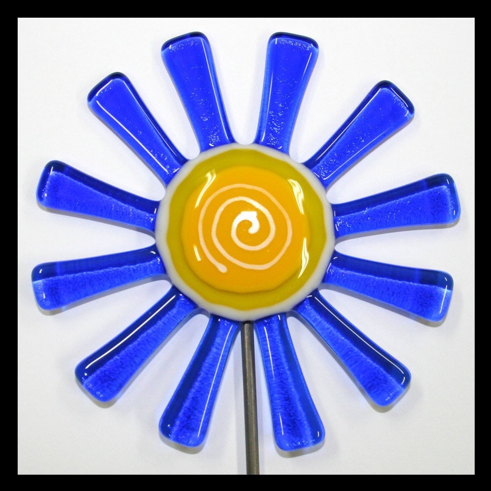 Glassworks Northwest - Brilliant Dark Blue Daisy Flower Stake - Fused Glass Garden Art