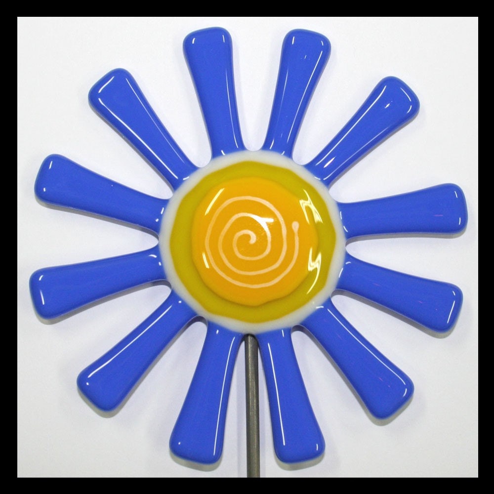 Glassworks Northwest - Bright Blue Daisy Flower Stake - Fused Glass Garden Art
