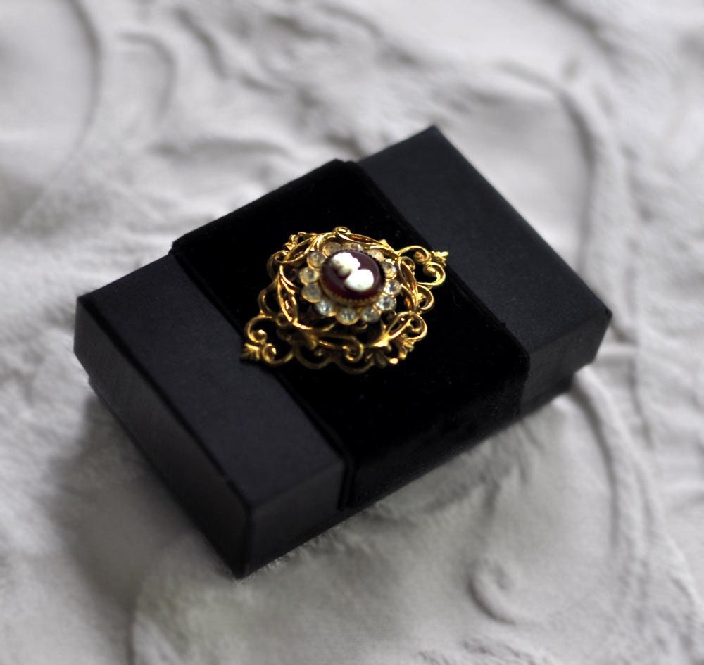 Bride Treasure Box, Maid of Honor Gift, Ancestry Something Old Keepsake, Cameo Brooch, Night Black, Genealogy, Trinket Box