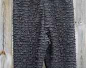 Girl's Gray Ruffle Fabric Leggings, Size M (3/4)