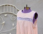 vintage PALE PEACH and lace nightie. M