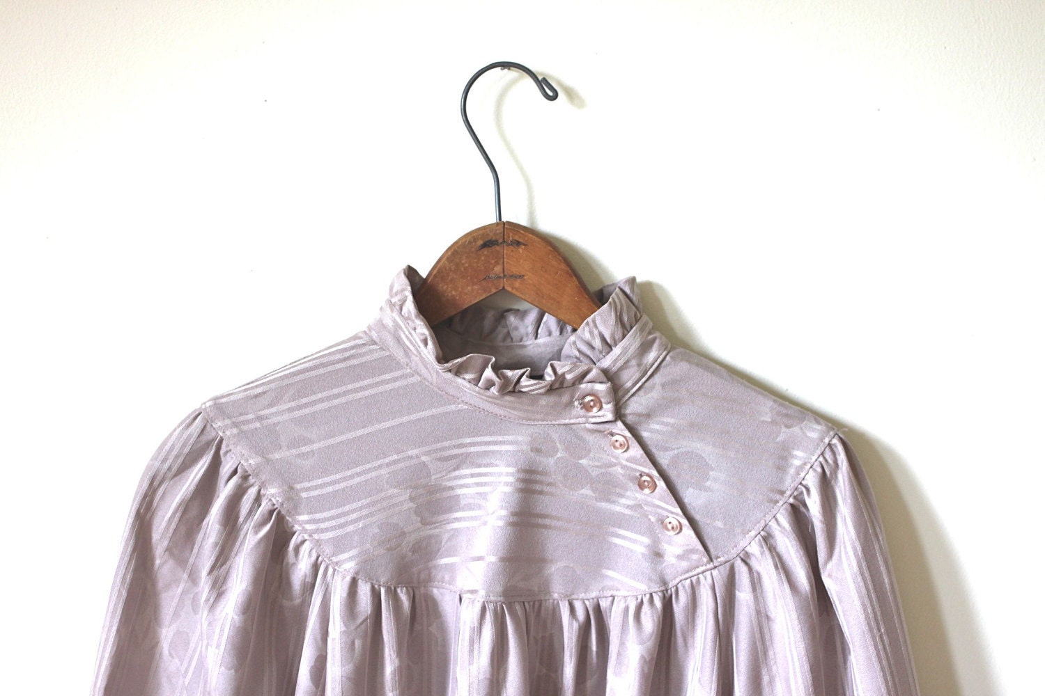 vintage CHAMPAGNE gray BILLOWY blouse. M/L