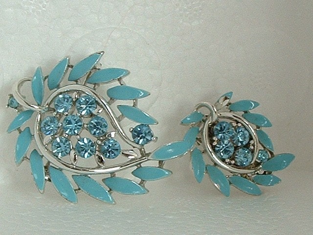 LISNER Baby Blue Rhinestone Demi-Parure Brooch Earrings