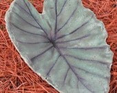 Green Medium Leaf Casting Birdbath