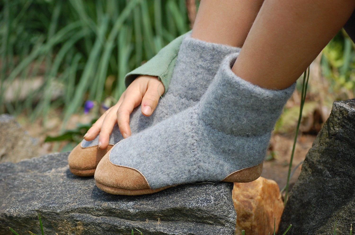 Children Slipper Socks with Non Slip Soles, kids size 7.5, 9.5, Foggy