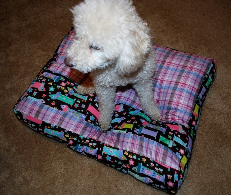 Plaid Dachshund Pet Bed