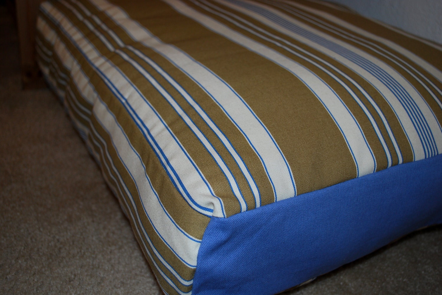 Clean Stripe Pillow Dog Bed