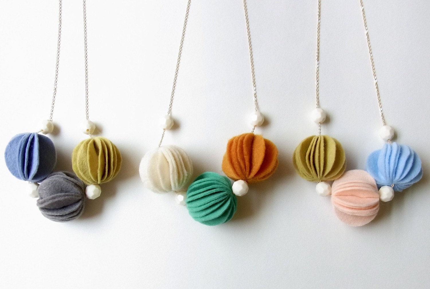 kuru maru felt ball necklace S size