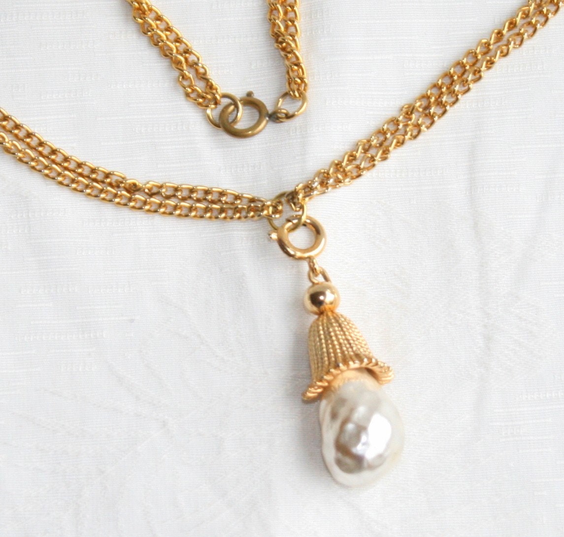 Vintage Baroque Pearl Pendant Necklace Sarah Coventry Double Multi Chain Grooved Cap