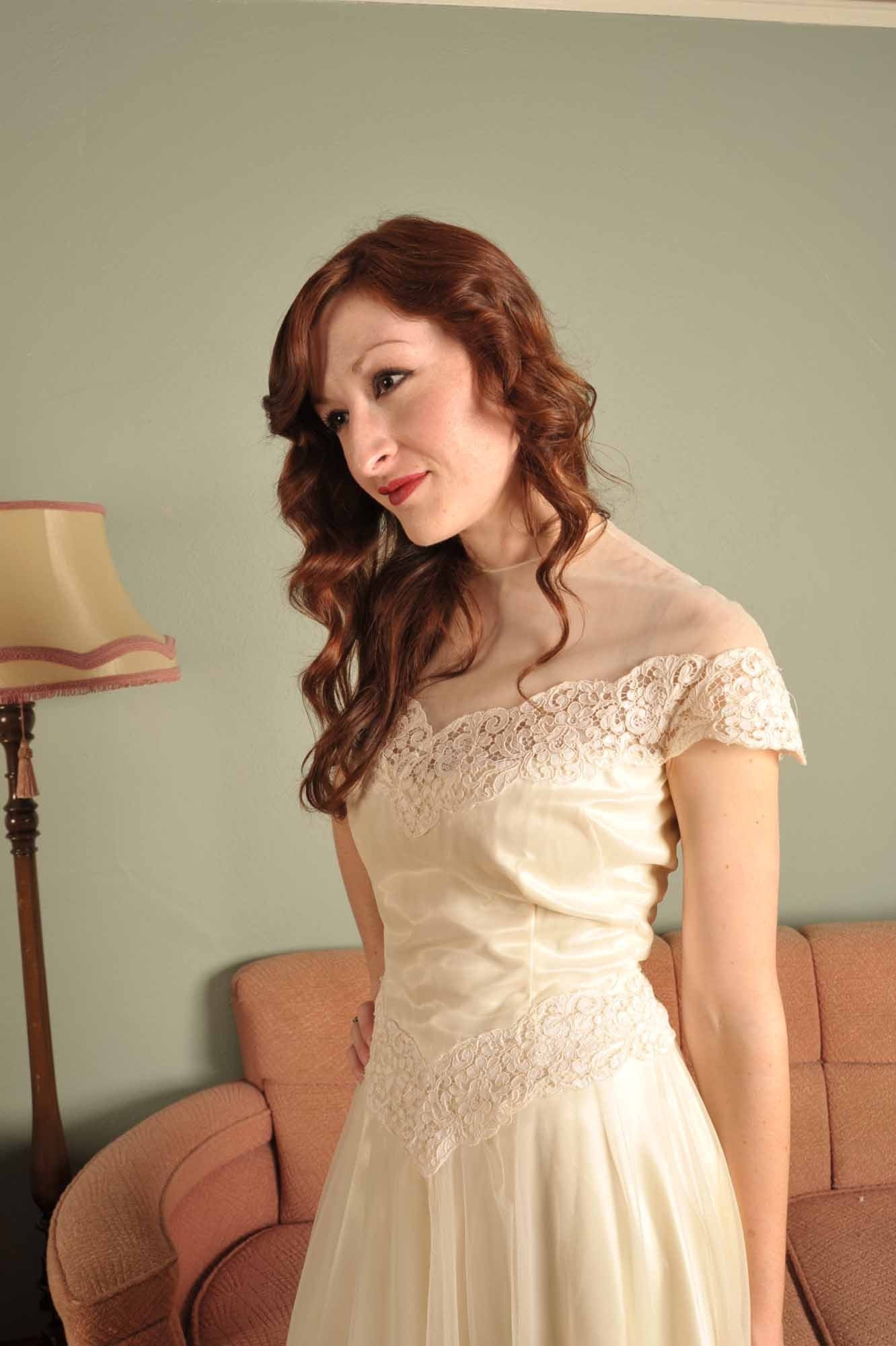 Vintage 1950s BUTTERCREAM MIST Wedding Gown Dress with Net and Lace